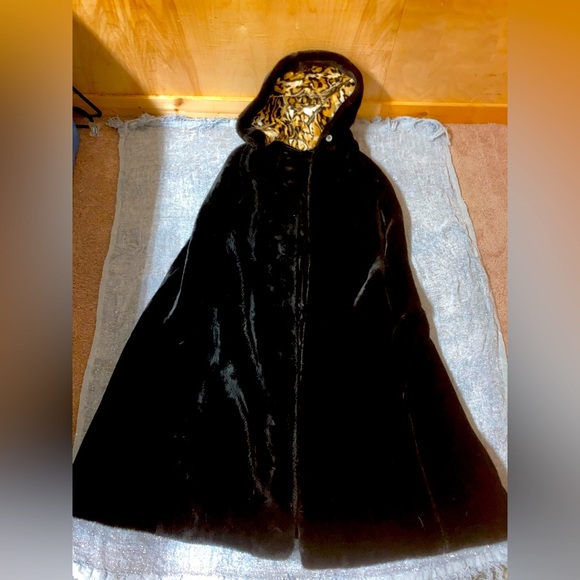 Vintage Velvet Hooded Opera Coat/ Cape - Picture 4 of 16